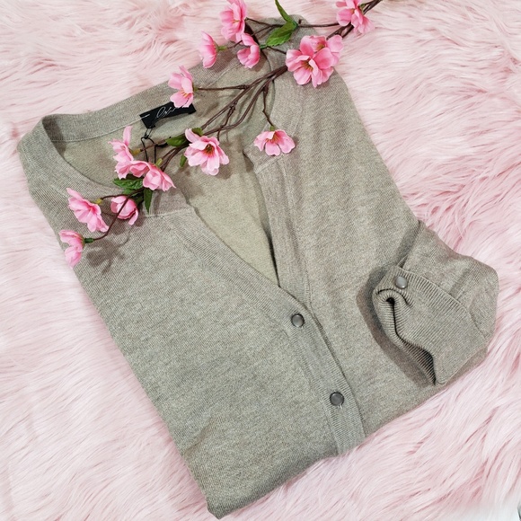 NWT Lyn Tan 3/4 Sleeve V-Neck Cardigan - Picture 1 of 7